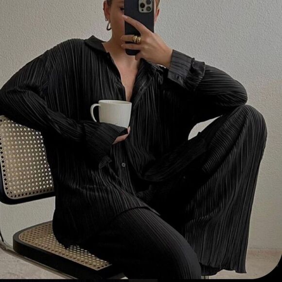 Black Plisse set - Picture 3 of 4